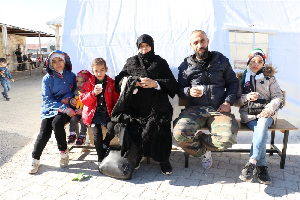 Türkiye'deki Suriyeliler ülkelerine dönüyor