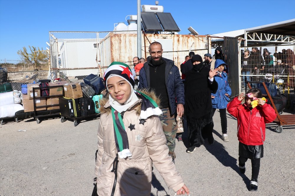 Türkiye'deki Suriyeliler ülkelerine dönüyor