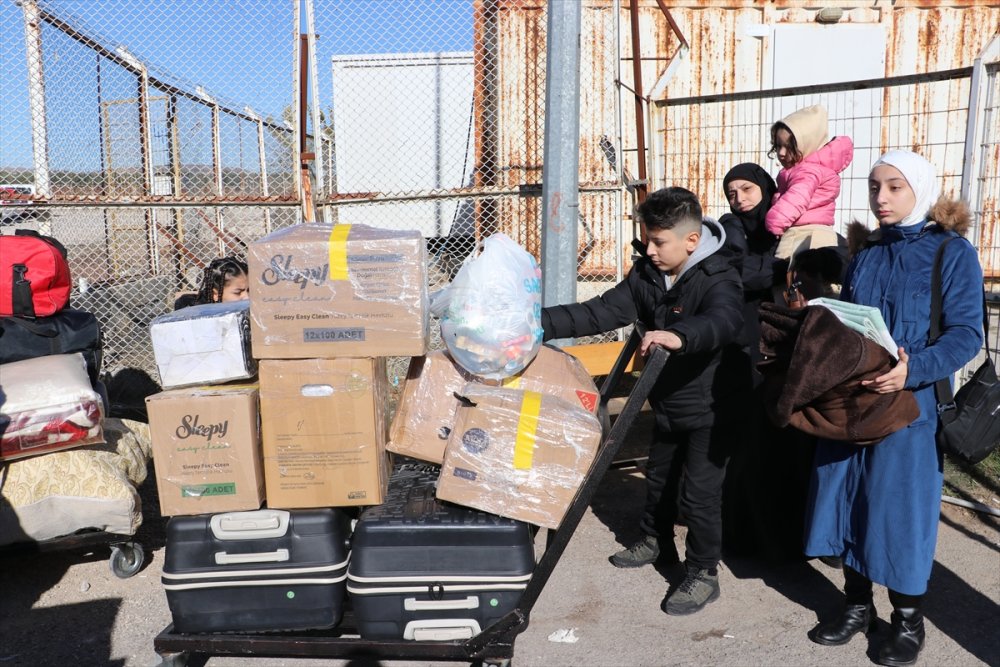 Türkiye'deki Suriyeliler ülkelerine dönüyor
