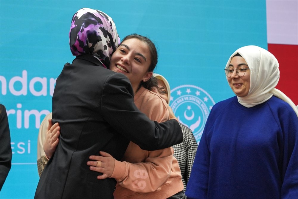 Bakan Göktaş, devlet korumasında yetişen gençlerin kamu kurumlarına atanması töreninde konuştu: