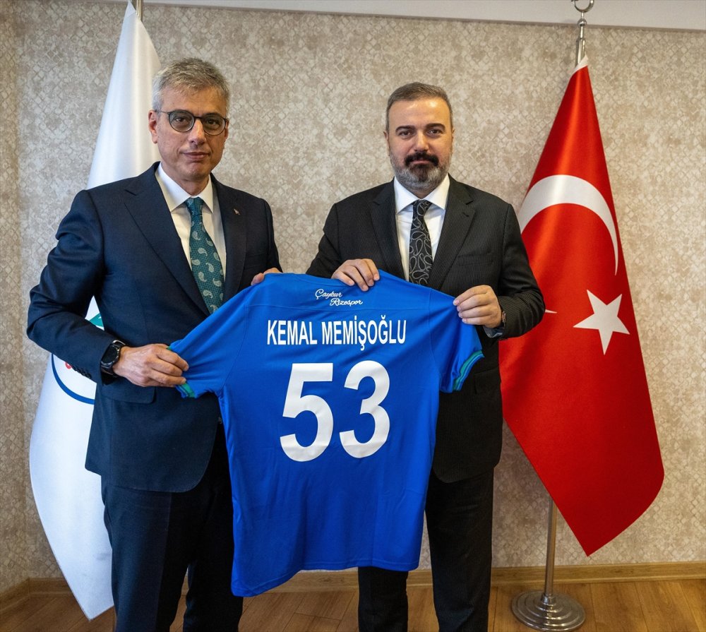 Eskiden YK Üyesi idi şimdi BAKAN olarak Çaykur Rizespor Kulübünü ziyaret etti