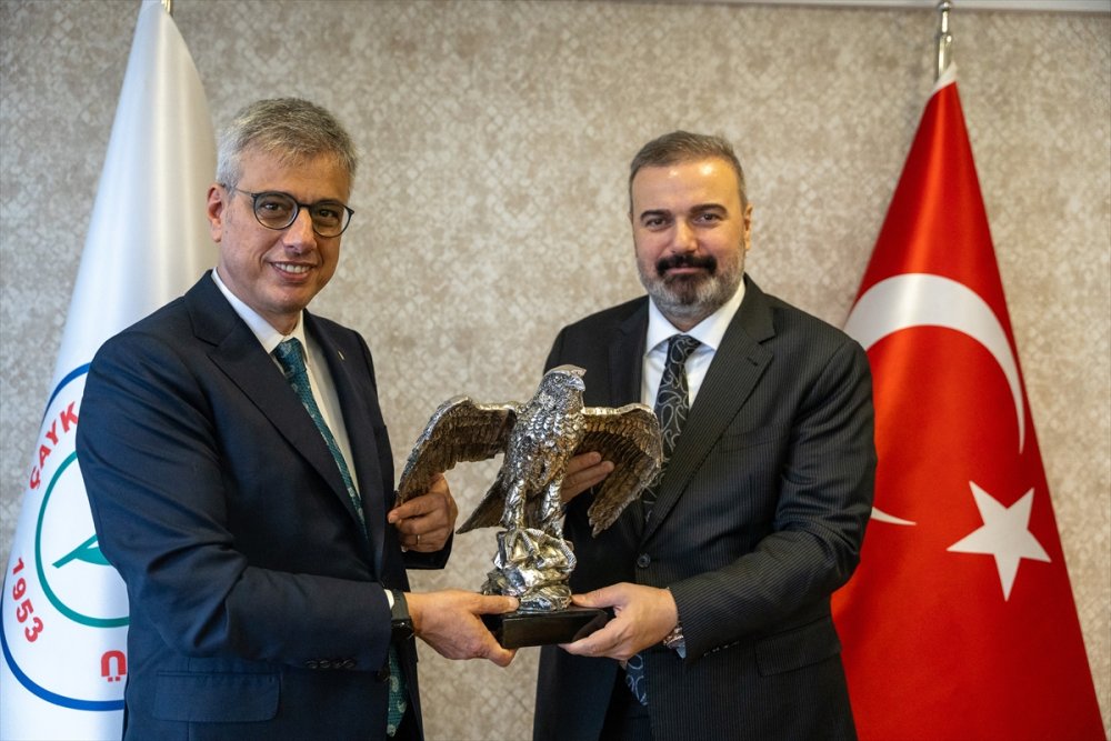 Eskiden YK Üyesi idi şimdi BAKAN olarak Çaykur Rizespor Kulübünü ziyaret etti