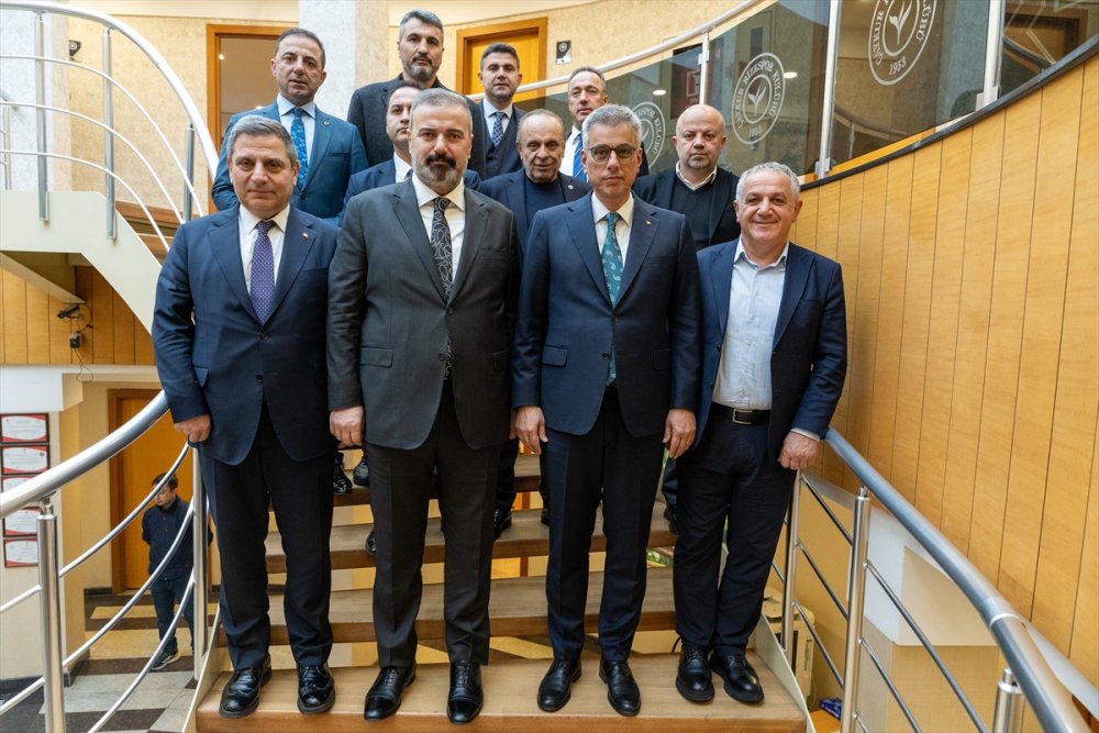 Eskiden YK Üyesi idi şimdi BAKAN olarak Çaykur Rizespor Kulübünü ziyaret etti