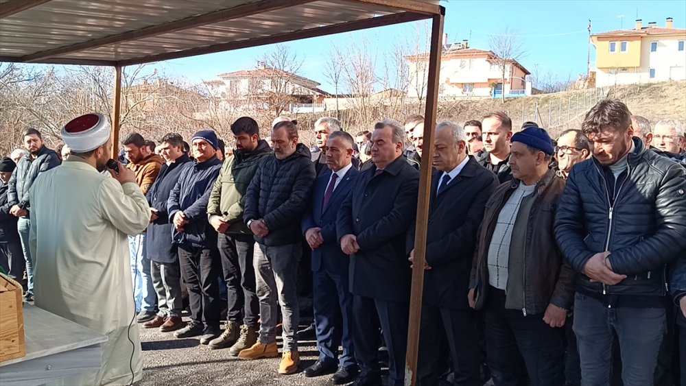 Dünkü kazada vefat eden Kütahya Gediz SGM Müdürü Ateş'in cenazesi Bilecik'te defnedildi