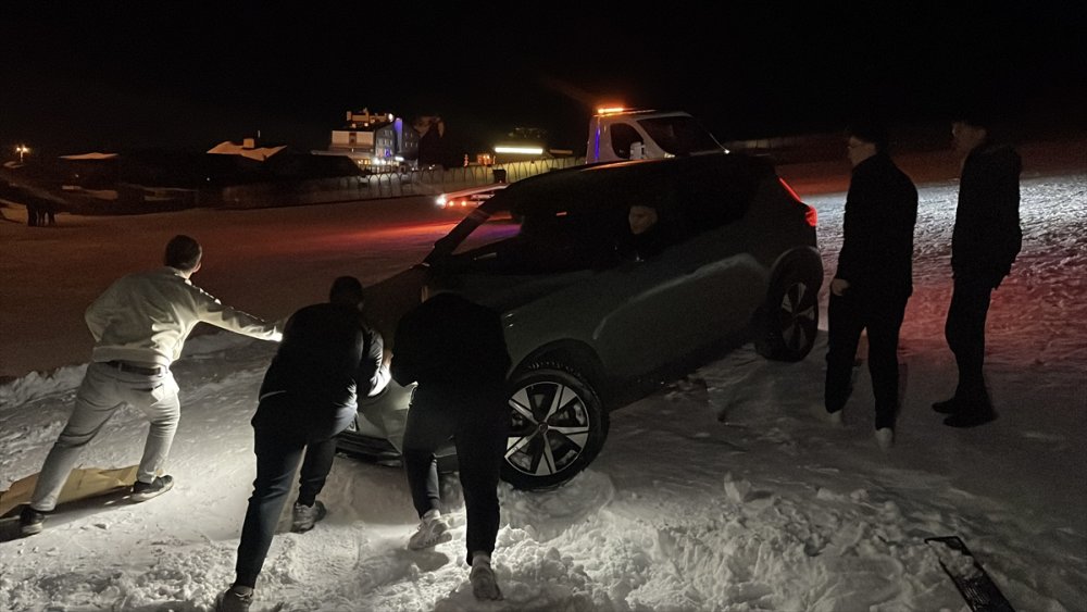 Niyeti Driftti ancak Erciyes'e kayak pistinde kara saplandı