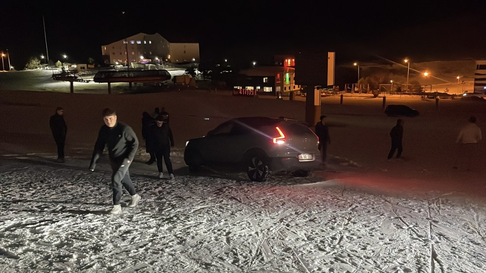 Niyeti Driftti ancak Erciyes'e kayak pistinde kara saplandı