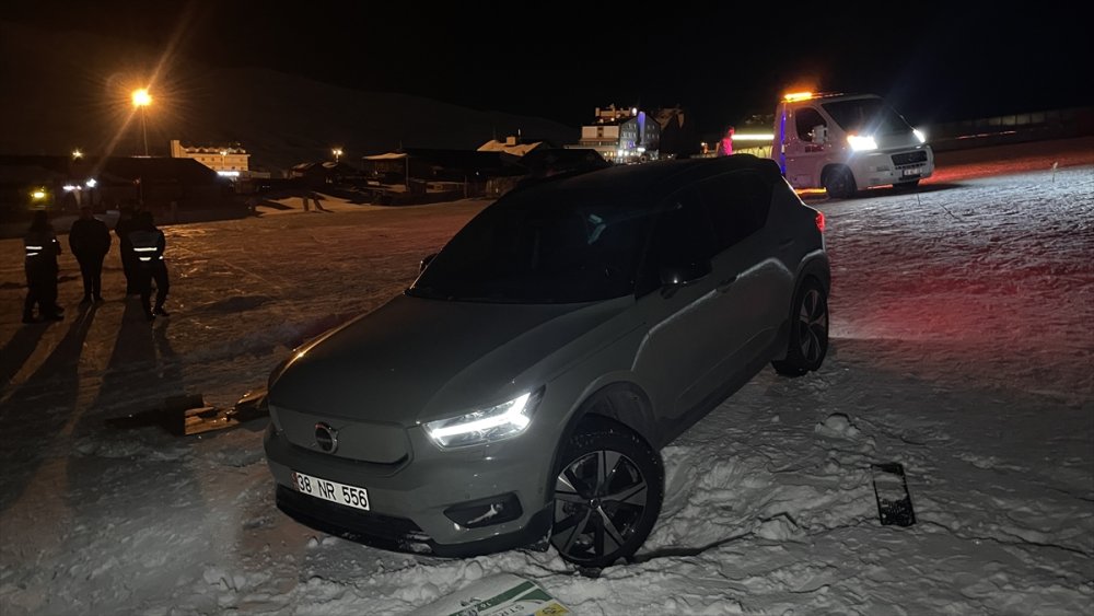 Niyeti Driftti ancak Erciyes'e kayak pistinde kara saplandı