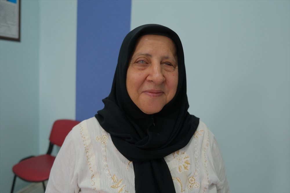 Asiye Bahçelioğlu Braille alfabesiyle Kur'an-ı Kerim'i öğrenme azmiyle örnek oluyor