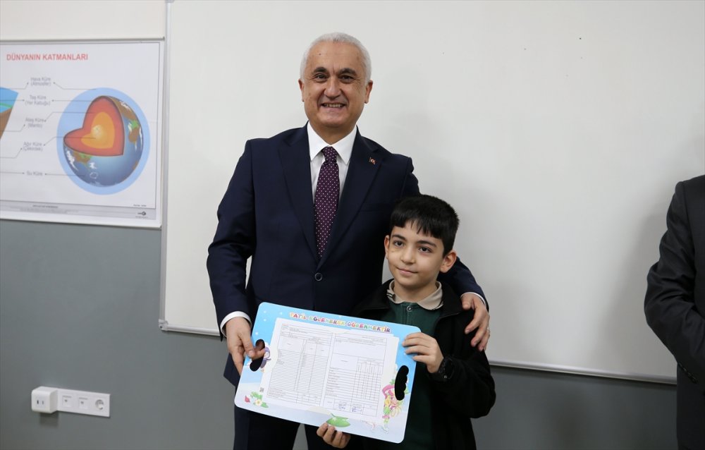 Doğu’da öğrencilerin karne sevinci