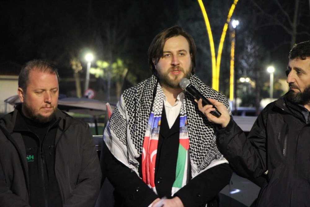 İzmit’te Gazze'deki ateşkes anlaşması konvoylu kutlama