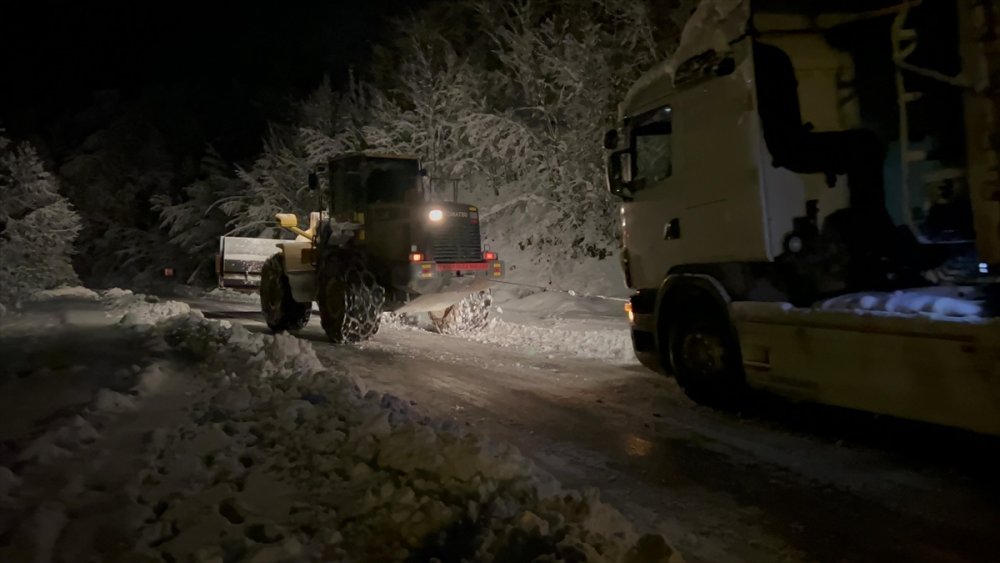 Kar yağışı Düzce ve Kocaeli'de de etkisini artırdı