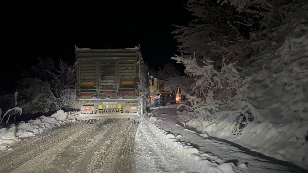 Kar yağışı Düzce ve Kocaeli'de de etkisini artırdı