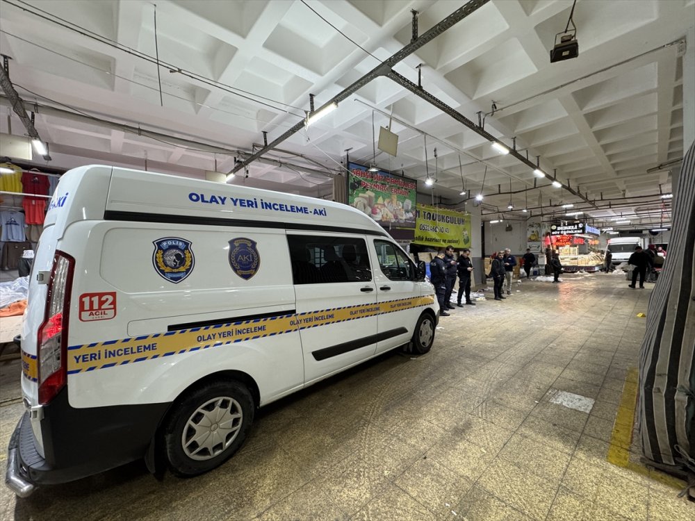 İzmir Bornova’da pazarcılar arasında kavga çıktı. 6 kişi yaralandı