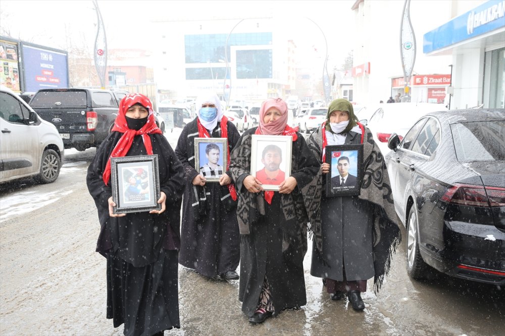 Muşlu aileler DEM Parti binası önündeki eylemlerini sürdürdü