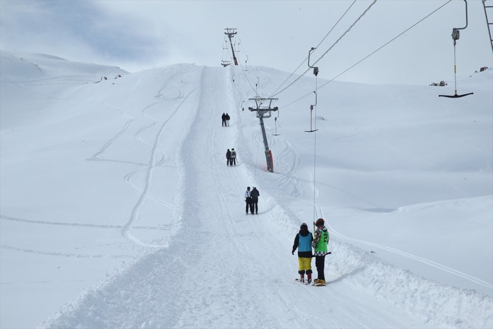 Hakkari Mergabütan Kayak Merkezi'nde Kayakseverler Bayram Etti
