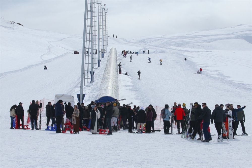 Hakkari Mergabütan Kayak Merkezi'nde Kayakseverler Bayram Etti