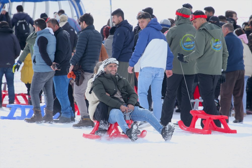 Hakkari Mergabütan Kayak Merkezi'nde Kayakseverler Bayram Etti