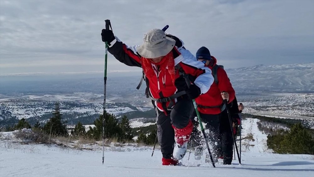 Kırşehirli dağcıları Tutana AŞKOLSUN, Kındam Dağı'nın zirvesine tırmandı