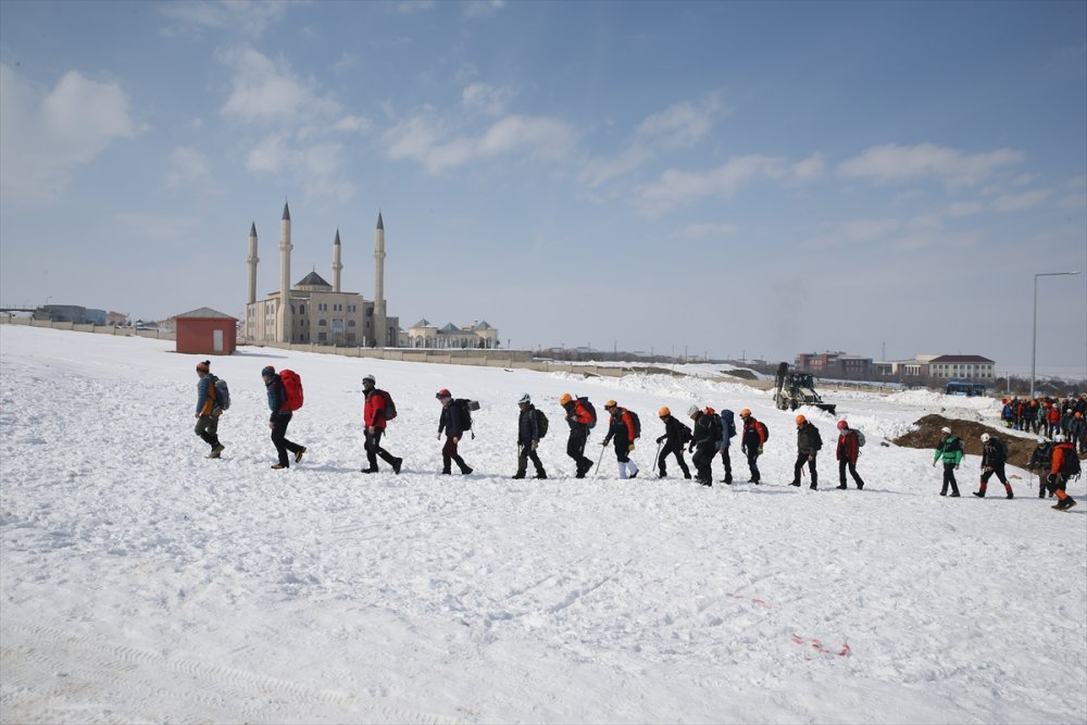Karda Kışta Muş'ta dağcı eğitimi