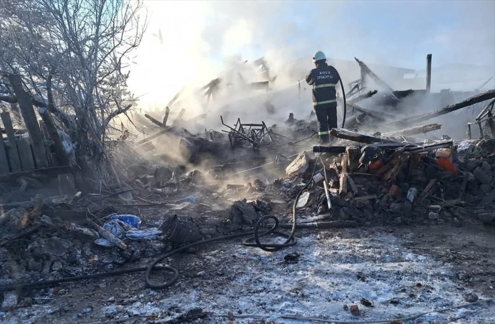 Bolu'nun Dörtdivan ilçesinde evde çıkan yangında 1 kişi öldü