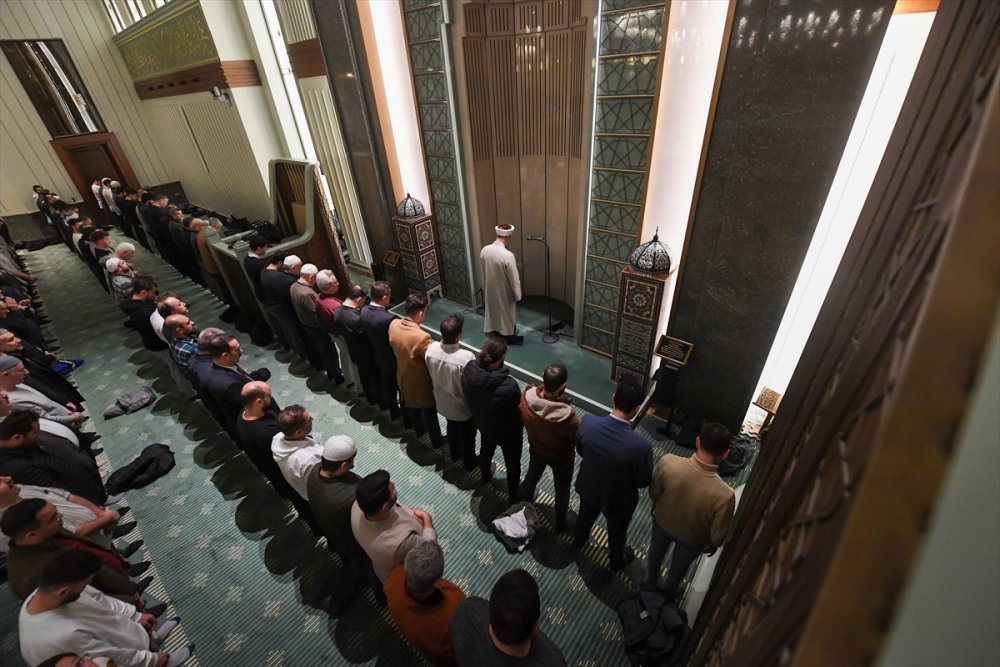 Ankara Millet Camisi'nde teravih namazını DİB Ali Erbaş kıldırdı: