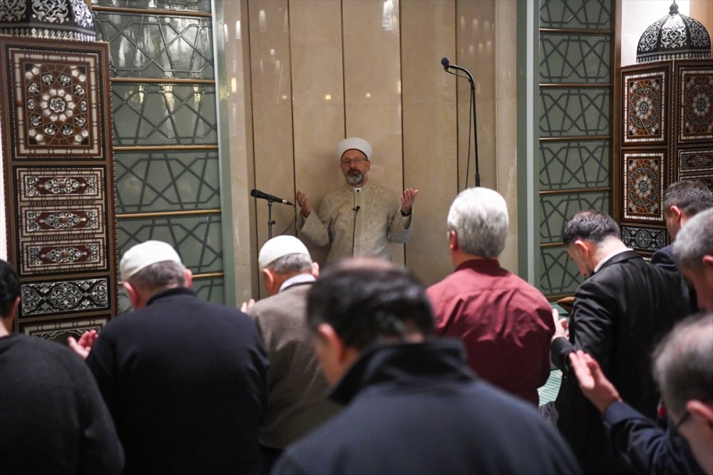 Ankara Millet Camisi'nde teravih namazını DİB Ali Erbaş kıldırdı: