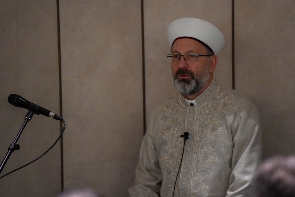 Ankara Millet Camisi'nde teravih namazını DİB Ali Erbaş kıldırdı: