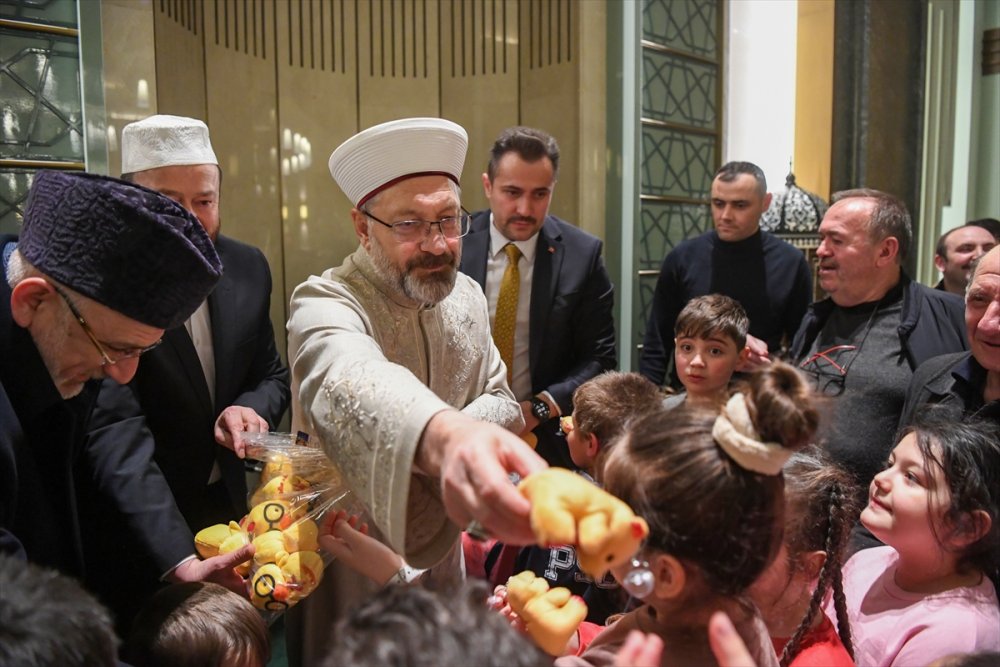 Ankara Millet Camisi'nde teravih namazını DİB Ali Erbaş kıldırdı: