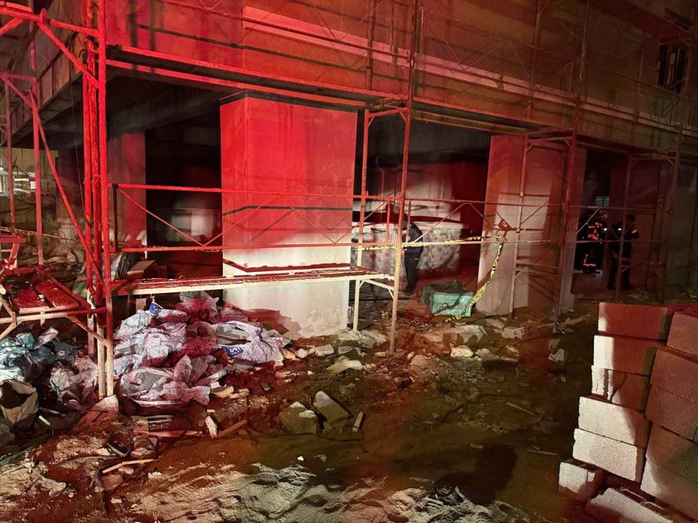 Asansör boşluğuna düştü kurtarılamadı