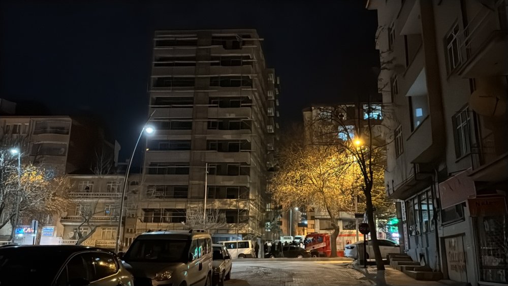 Asansör boşluğuna düştü kurtarılamadı