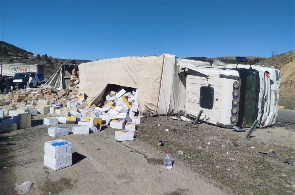 Çankırı Çerkeş’te devrilen tırın sürücüsü yaralandı