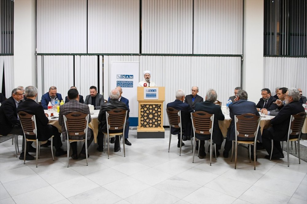 Diyanet İşleri Başkanı Erbaş, "Onlardan aldığımız dualarla bugün ayaktayız"