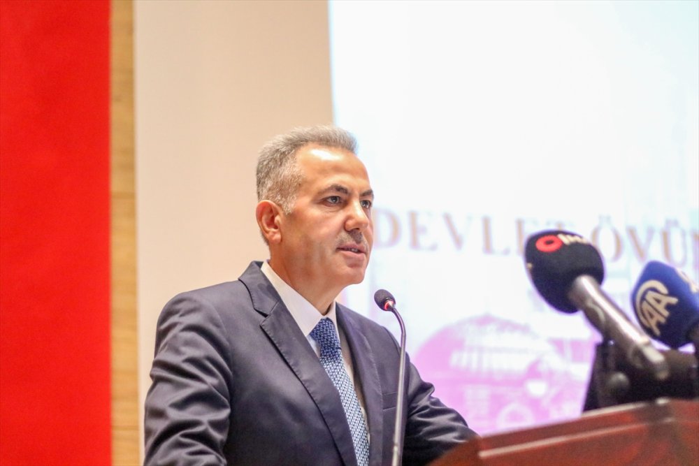 İzmir'de şehit yakınları ve gazilere Devlet Övünç Madalyası ve Beratı verildi