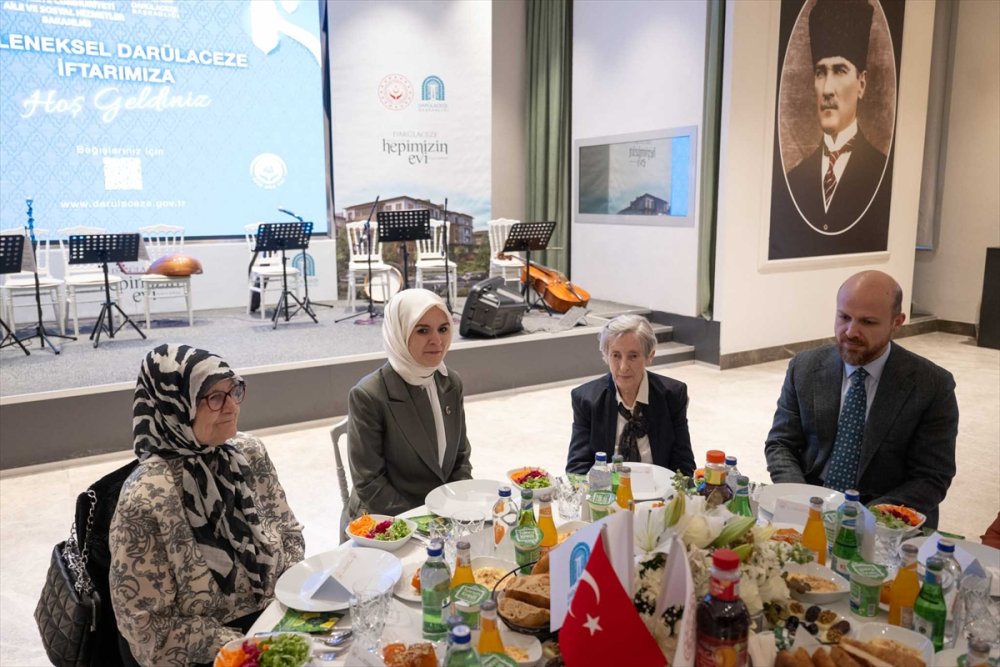 Geleneksel Darülaceze İftarı'nda yüzler gülüyordu: