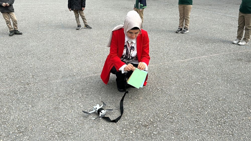 Çorum'da ilkokul öğrencileri birbirlerine dronla mektup gönderiyor