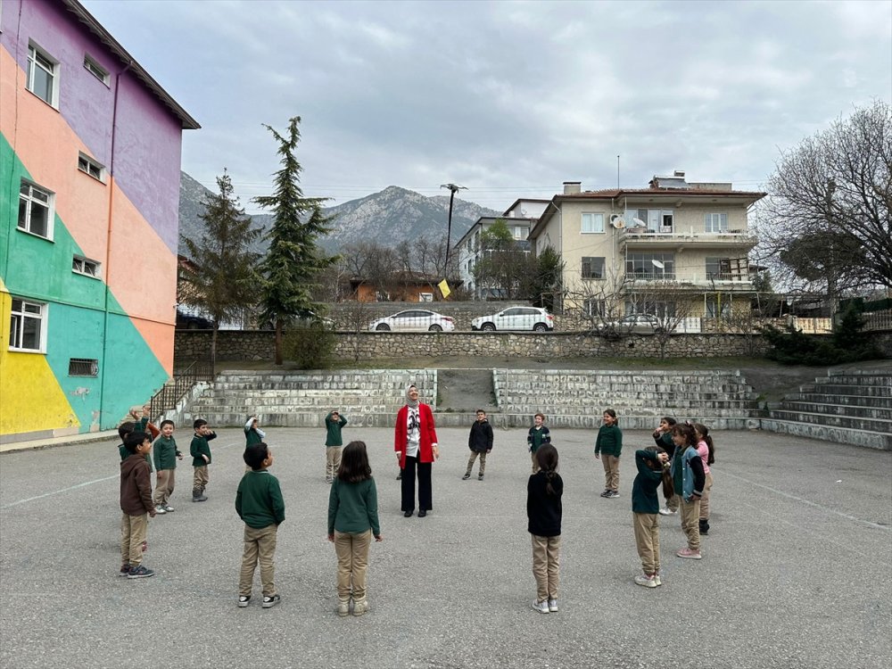 Çorum'da ilkokul öğrencileri birbirlerine dronla mektup gönderiyor