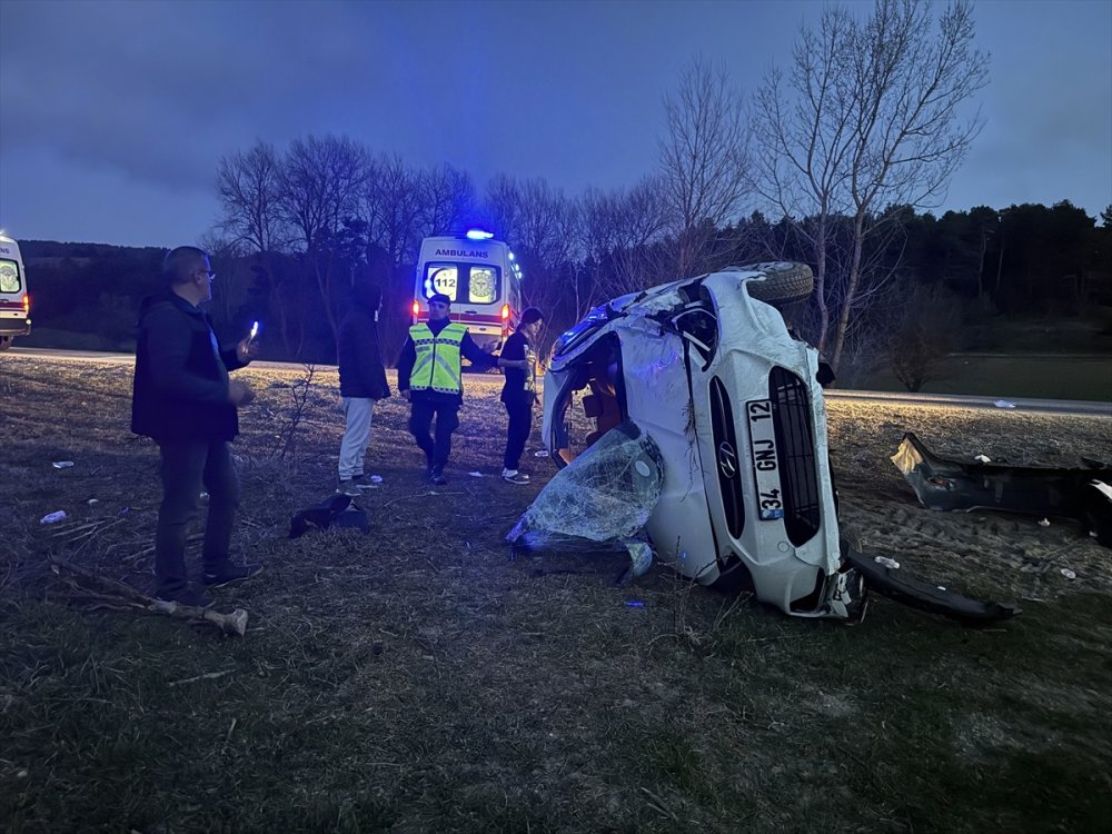 Kastamonu’nun Devrekani ilçesinde devrilen otomobildeki 5 kişi yaralandı