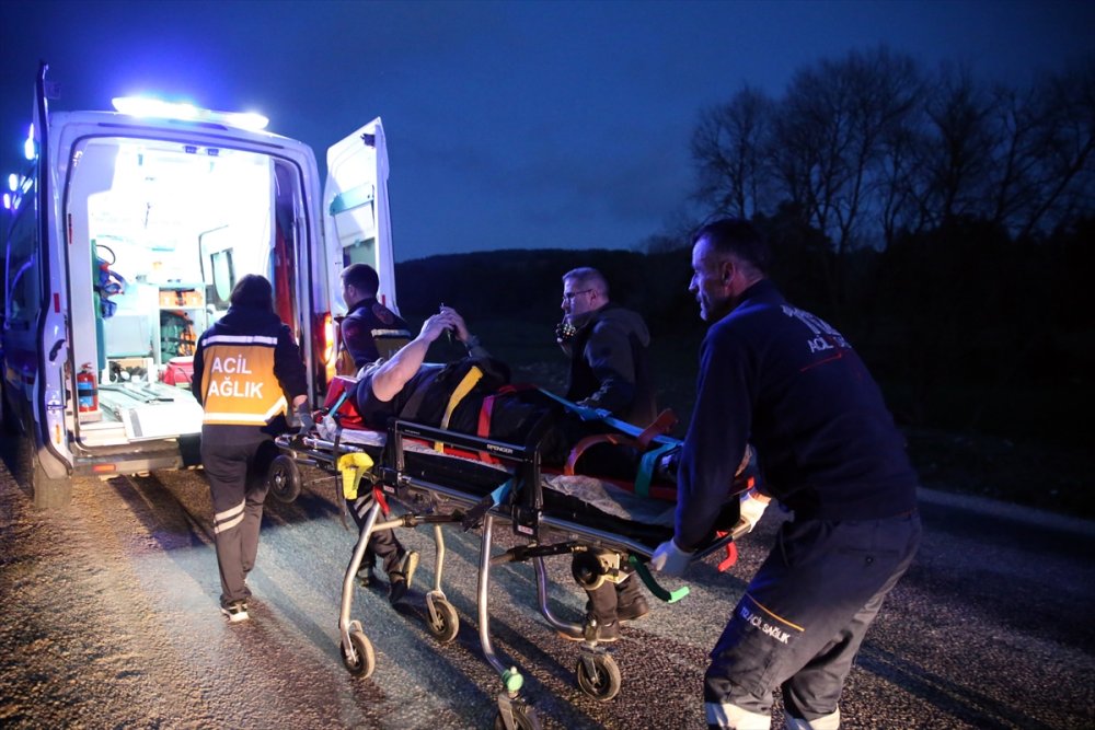 Kastamonu’nun Devrekani ilçesinde devrilen otomobildeki 5 kişi yaralandı