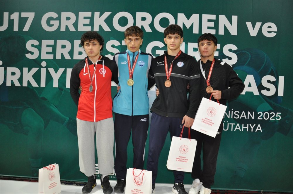 17 Yaş Altı Türkiye Güreş Şampiyonası'nda dereceye giren sporculara madalyaları verildi.