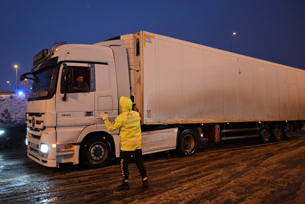 Kar nedeniyle kapanmıştı. Kayseri-Malatya ve Kayseri-Kahramanmaraş kara yolları yeniden ulaşıma açıldı