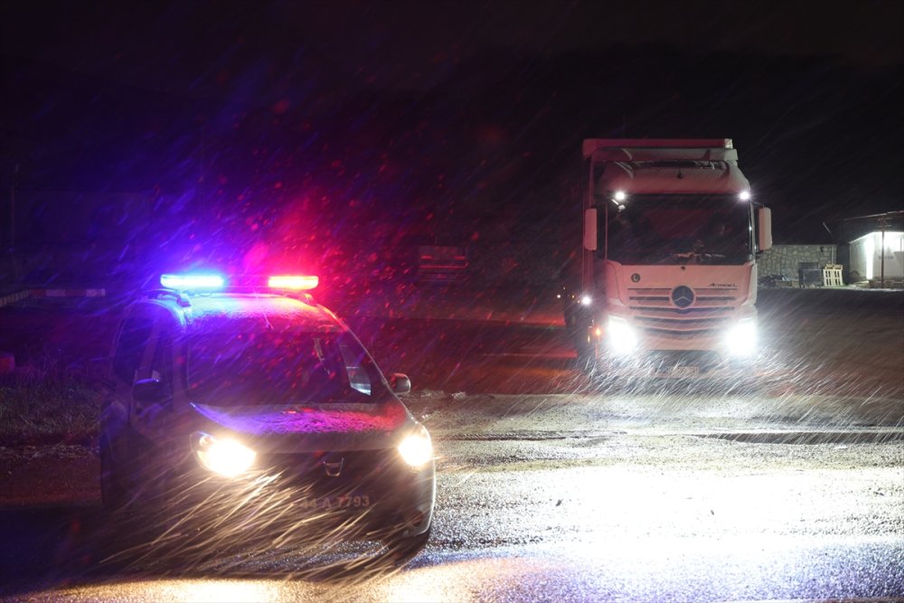Kar nedeniyle kapanmıştı. Kayseri-Malatya ve Kayseri-Kahramanmaraş kara yolları yeniden ulaşıma açıldı