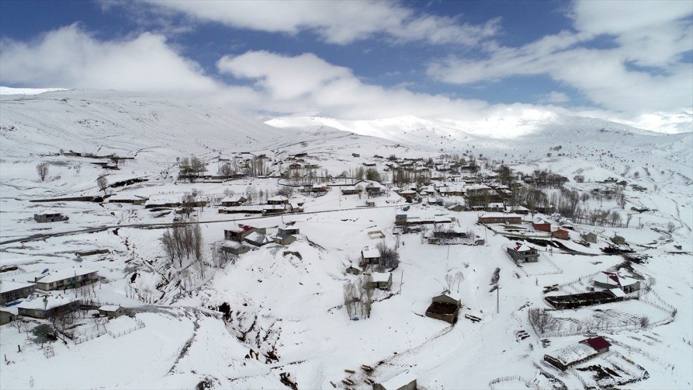 Muş'ta bazı köylerde kar kalınlığı 20 santimetreye ulaştı