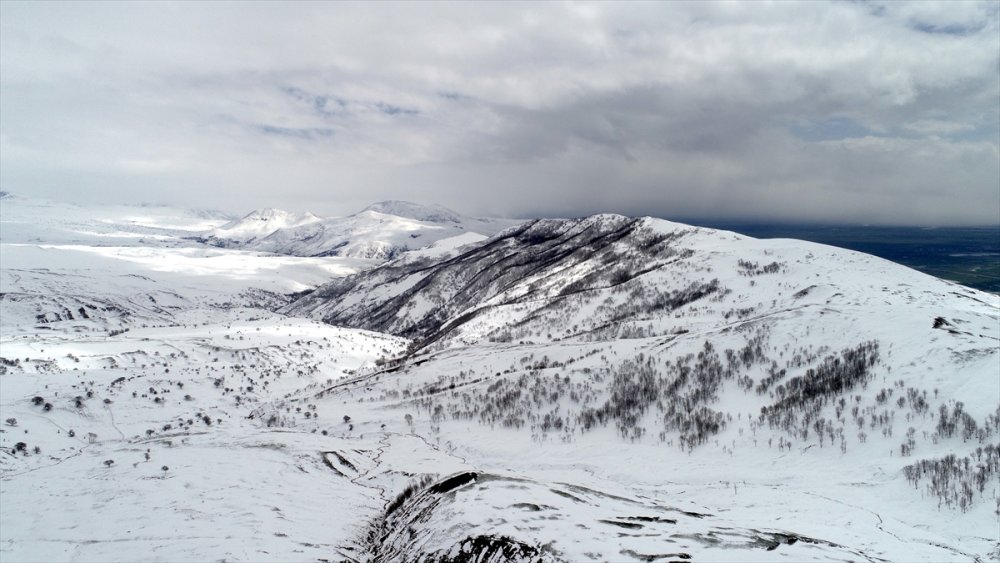 Muş'ta bazı köylerde kar kalınlığı 20 santimetreye ulaştı
