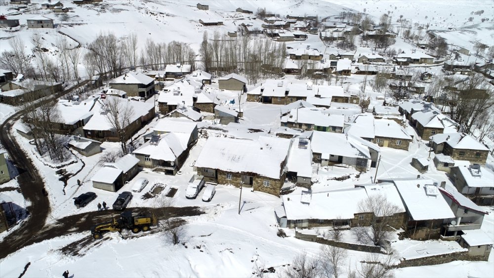 Muş'ta bazı köylerde kar kalınlığı 20 santimetreye ulaştı