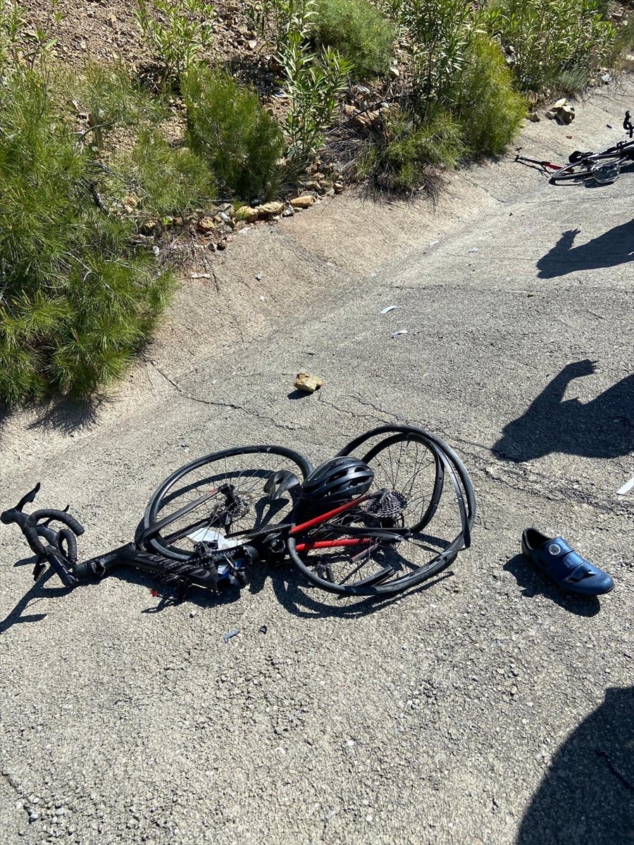 Fethiye'de otomobilin çarptığı 3 bisikletli yaralandı