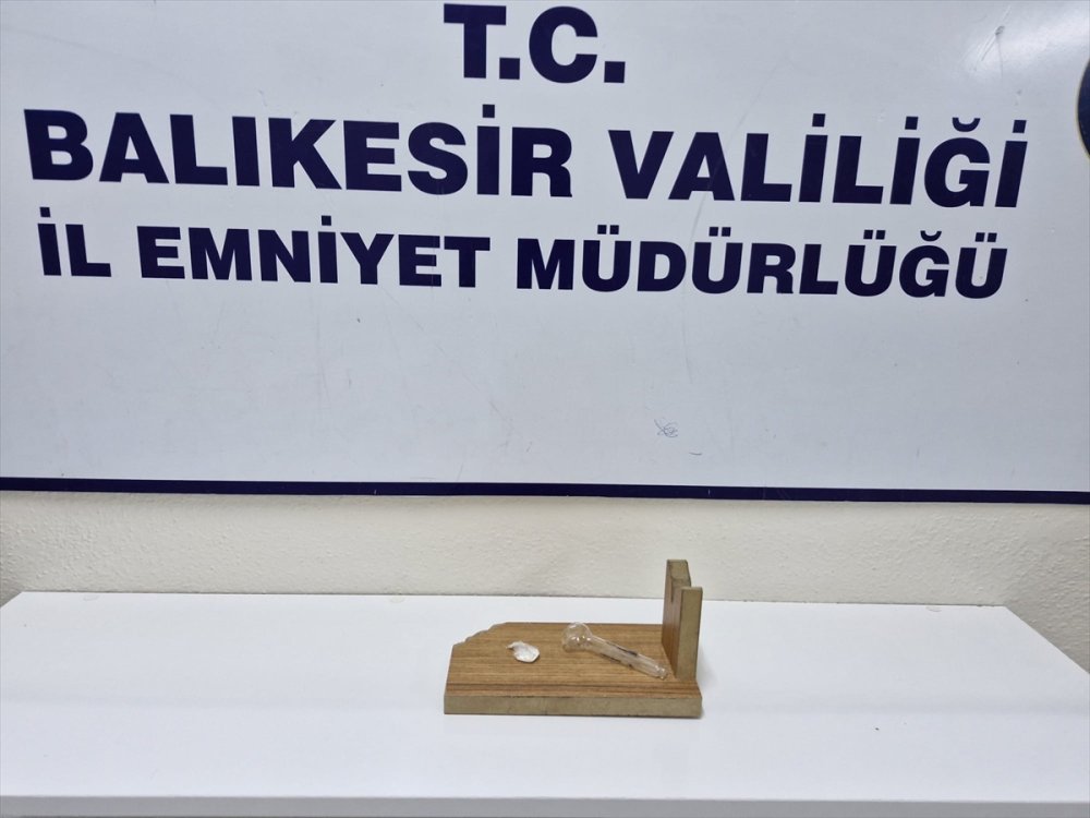 Balıkesir'in Edremit ilçesinde rutin asayiş ve trafik uygulamasında 4 şüpheli yakalandı