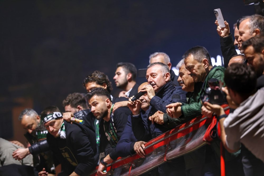 Süper Lig'e yükselen Kocaelispor'da coşkulu şampiyonluk karşılanması