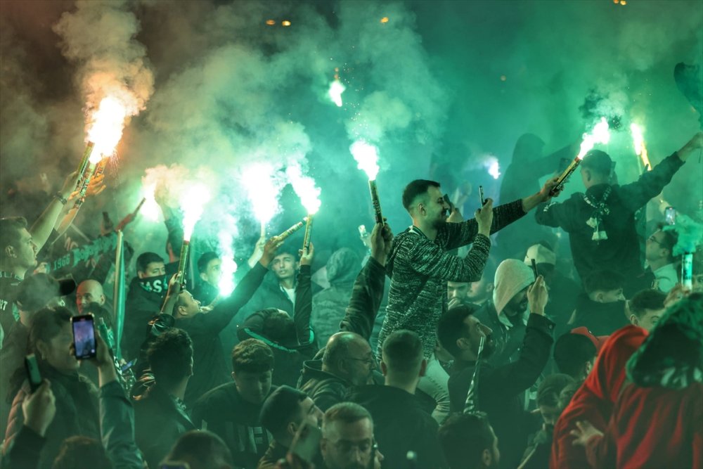 Süper Lig'e yükselen Kocaelispor'da coşkulu şampiyonluk karşılanması
