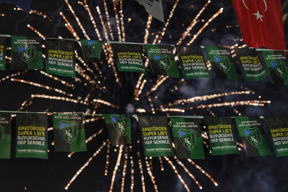 Süper Lig'e yükselen Kocaelispor'da coşkulu şampiyonluk karşılanması
