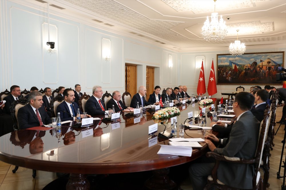 TBMM Başkanı Numan Kurtulmuş, Bişkek'te mevkidaşı Kırgızistan Meclis Başkanı Turgunbek Uulu ile bir araya geldi: